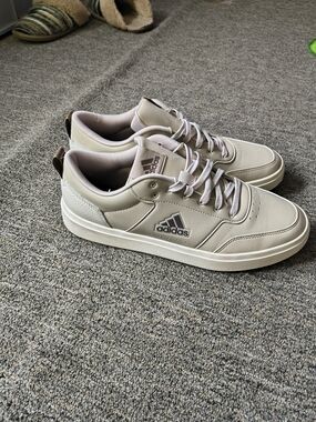 adidas Men’s Cream & Light Brown Low-Top Sneakers